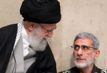 المرشد الأعلى الإيراني علي خامنئي بجانب الجنرال إسماعيل قاآني قائد فيلق القدس