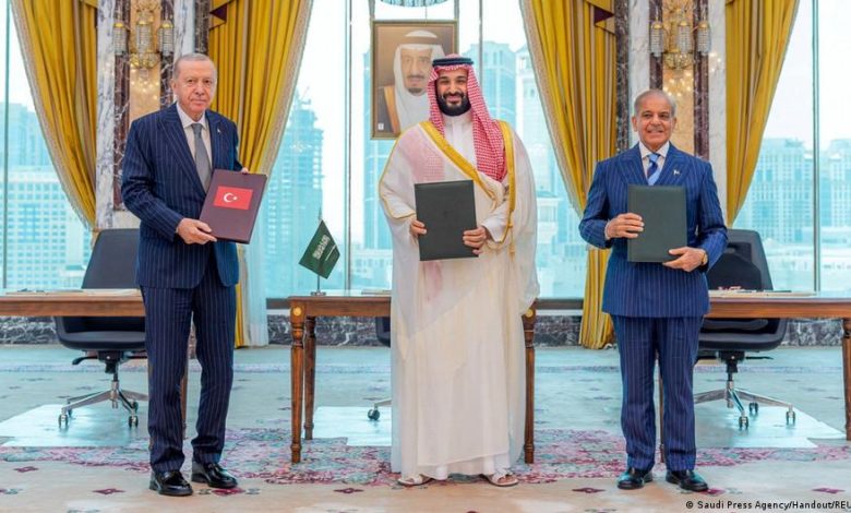 توقيع اتفاق مكة للدفاع المشترك بين السعودية وتركيا وباكستان
